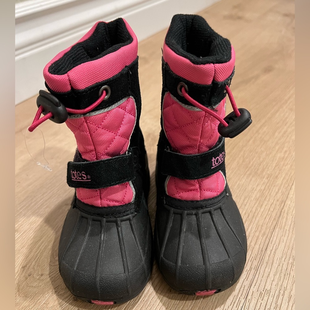 Totes kids Snow boots for kids, size 6 ( toddler) ⛄️